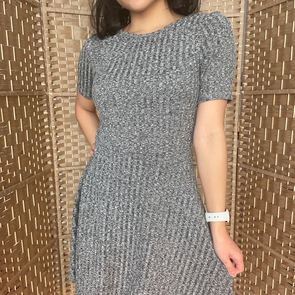 H&M Short sleeve grey sweater dress (Size 4)